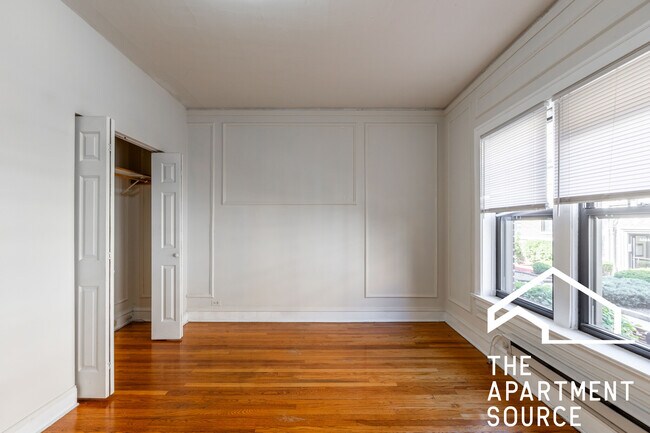 Building Photo - 1319 Oak Ave