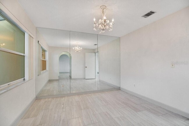 Building Photo - 1143 E Fowler Dr