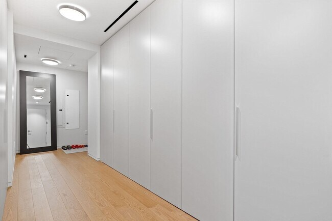 Building Photo - 10 Farnsworth St