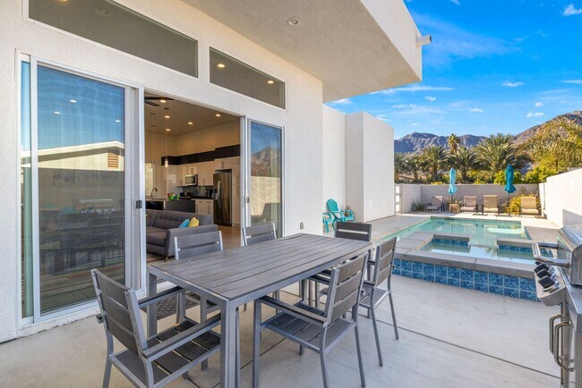 Building Photo - Pool Home in La Quinta Cove