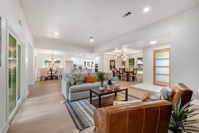 Building Photo - 6226 La Cosa Dr