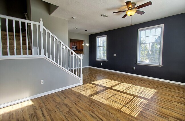 Building Photo - 127 Davila St