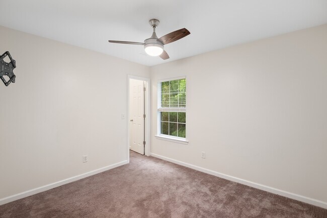 Building Photo - 212 Jasmine Pl Dr