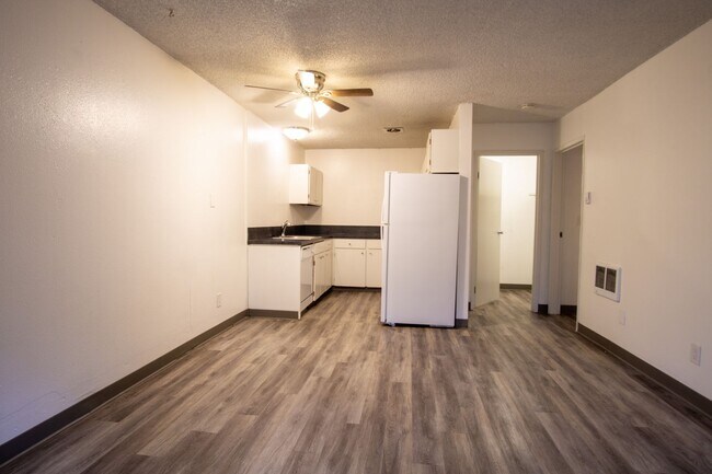 Building Photo - Nicely Renovated One Bedroom Near OHSU Available Now!