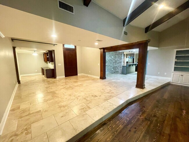Building Photo - 204 Bay Park Dr