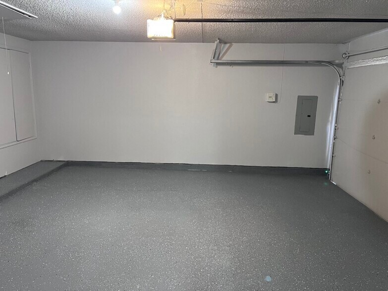 Building Photo - 6820 Douglas Creek