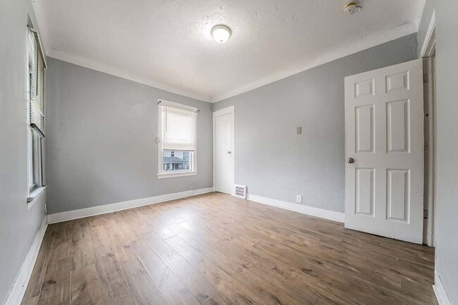 Building Photo - 2145 W 100th St