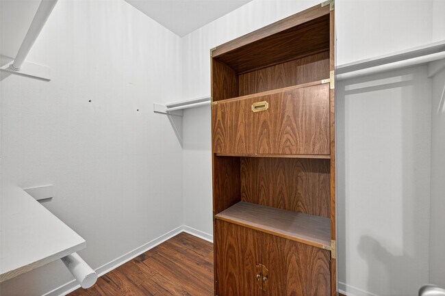 Building Photo - 4041 Drake St