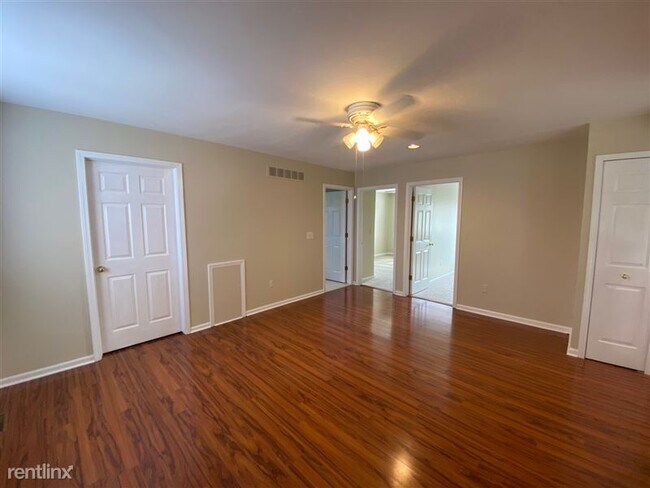 Building Photo - 6710 Summerdale Ct E