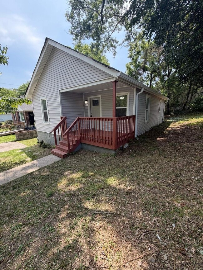 Building Photo - 3 Bed, 2 Bath House in Clarksville!!