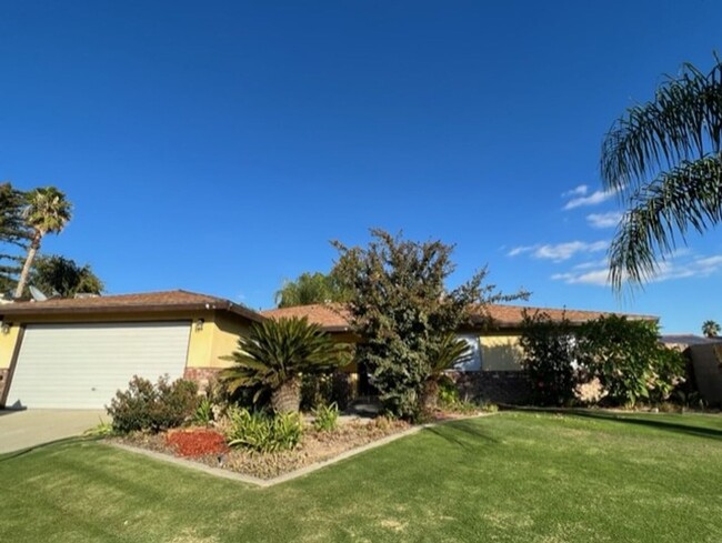 Building Photo - Charming East Bakersfield Home