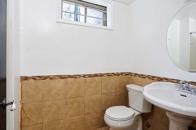 Building Photo - 1910 NE Cramer St