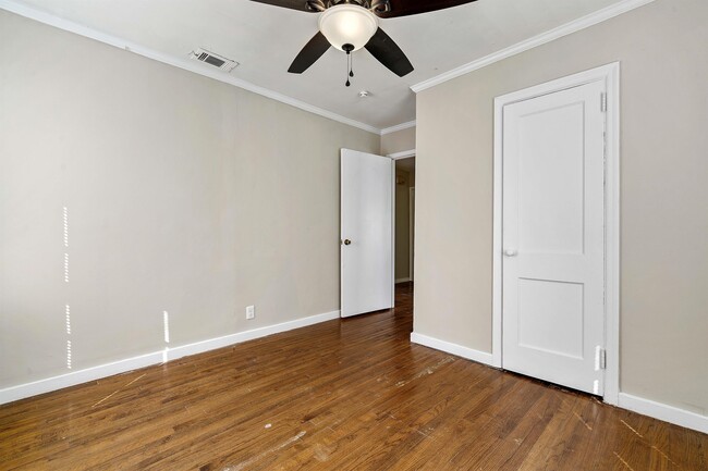 Building Photo - 206 Pinehill Dr