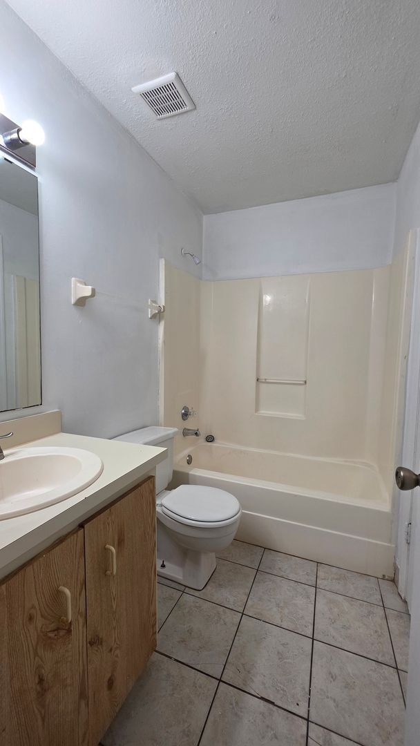 Building Photo - ** 1 Bedroom 1 Bath ** LIMITED TIME SPECIAL **