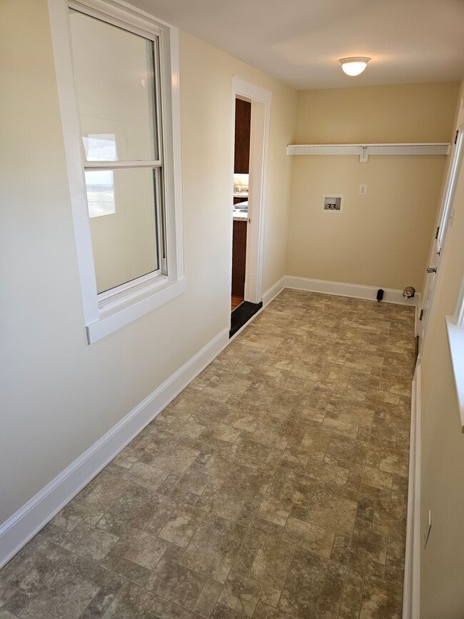 Building Photo - Adorable renovated 3 bedroom 2 full bath home