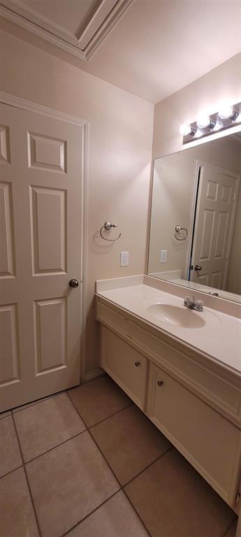 Building Photo - 8007 Ellinger Ln