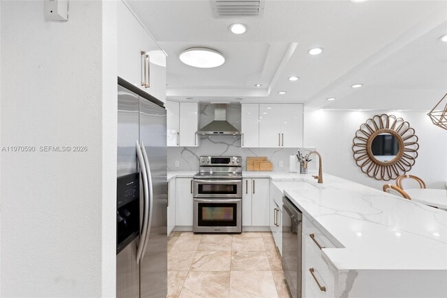 Building Photo - 5701 Collins Ave