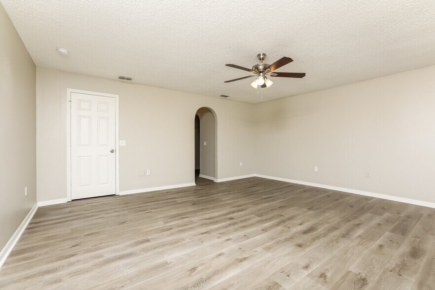 Building Photo - 1097 Amanda Kay Cir