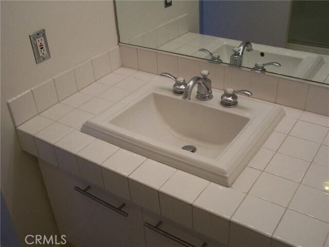 Building Photo - 525 E Seaside Way