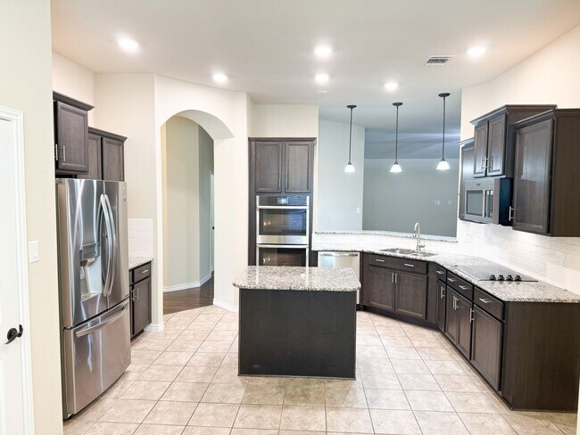 Building Photo - Popular DR Horton Sierra floor plan. 4 bed, 2 1/2 bath, 3 car garage, single story on a corner lo...