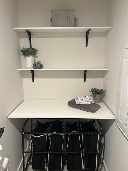 Laundry room - 211 Pryor Dr