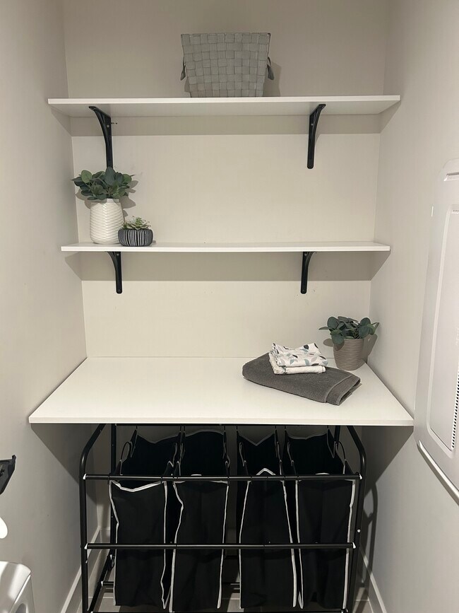 Laundry room - 211 Pryor Dr