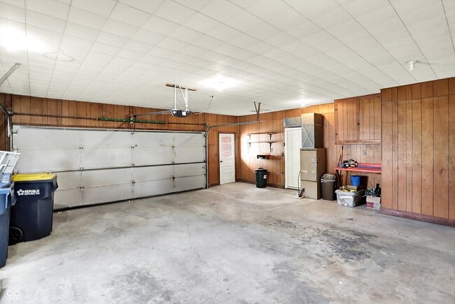 Building Photo - 303 E 4th St