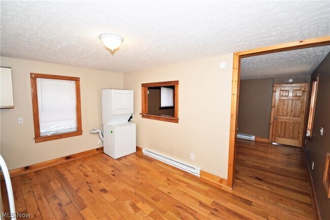 Building Photo - 668 Sumner St