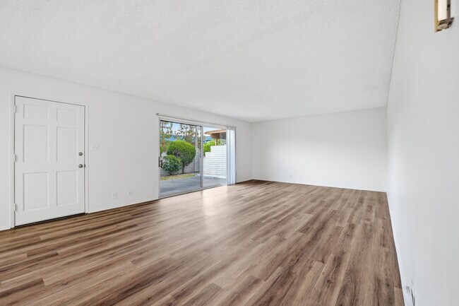 Building Photo - 1022 San Marino Dr
