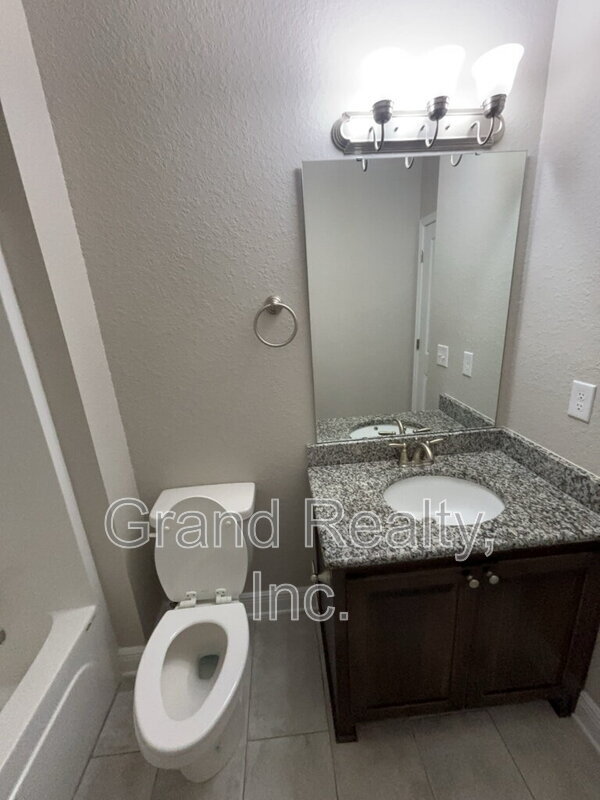 Building Photo - 3823 Shady Grove Dr