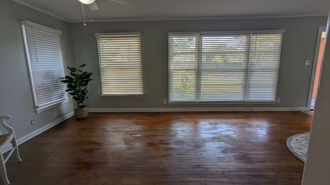 Building Photo - 2417 S Kennedy Ave