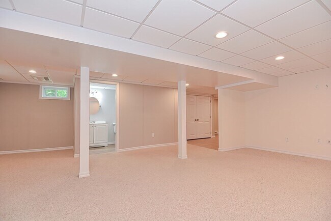 Building Photo - 4 Edgemont Ave