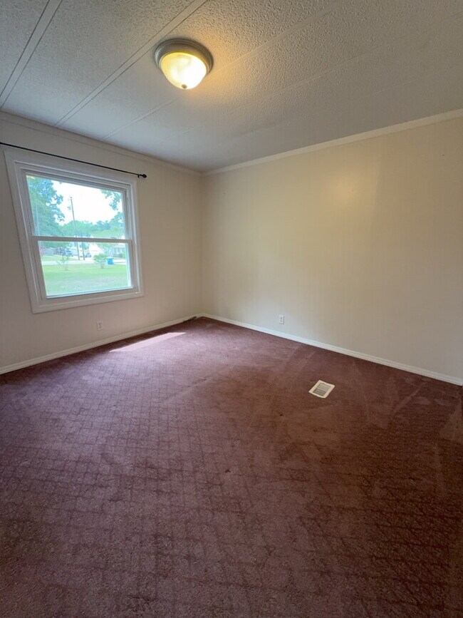 Building Photo - 2030 Catherine Lake Rd