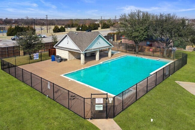 Building Photo - 2201 Tailburton Ct