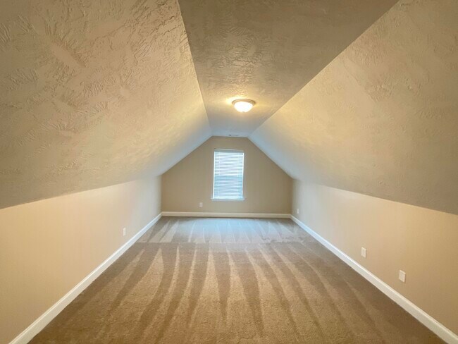 Building Photo - 5798 Whispering Pnes Wy