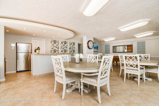 Building Photo - 877 N Hwy A1A