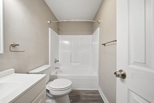 Building Photo - 613 Normandy St