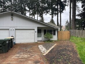 Building Photo - PENDING APPLICATIONS; New Paint & Flooring! (Water & Garbage Included)