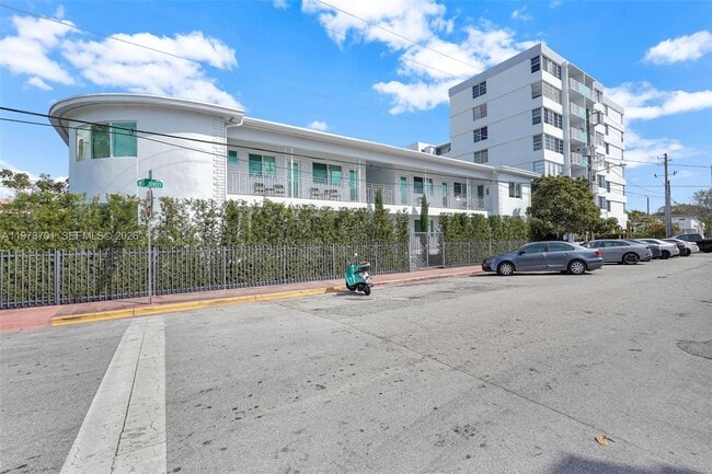 Building Photo - 319 80th St