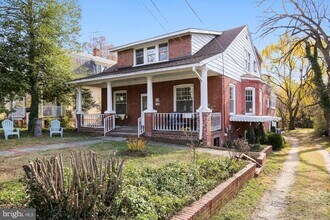 Building Photo - 746 Thayer Ave