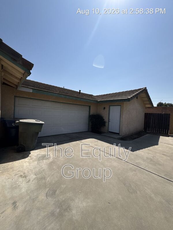 Building Photo - 983 N Lynora St
