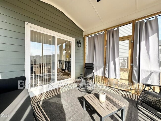 Building Photo - 99 Daybreak Way