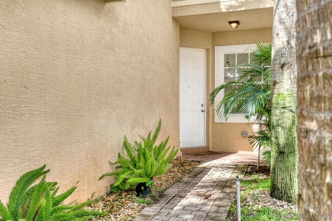 Building Photo - 10585 Cocobolo Way