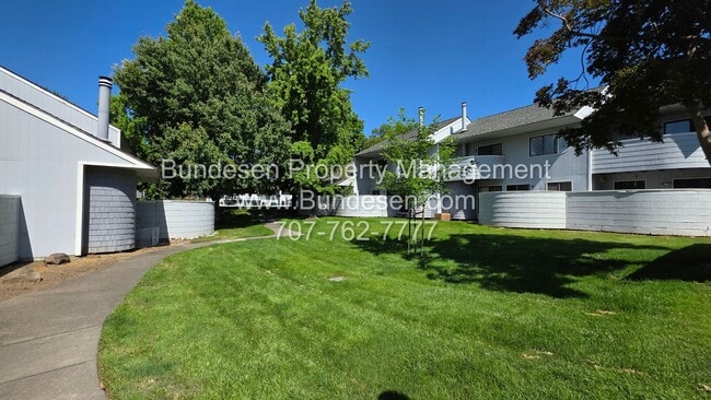 Building Photo - Charming Condo in Plum Tree Subdivision - ...