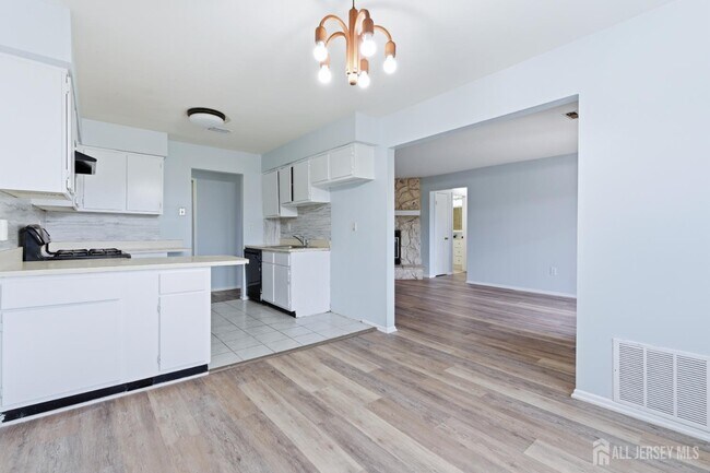 Building Photo - 1610 Green Hollow Dr