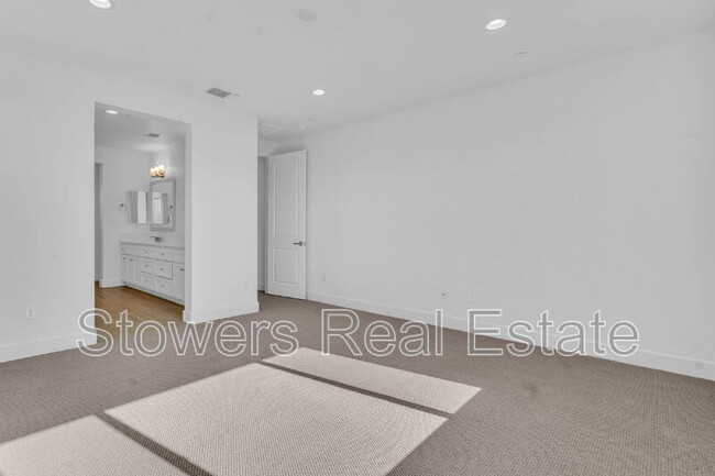 Building Photo - 176 Raven Cir