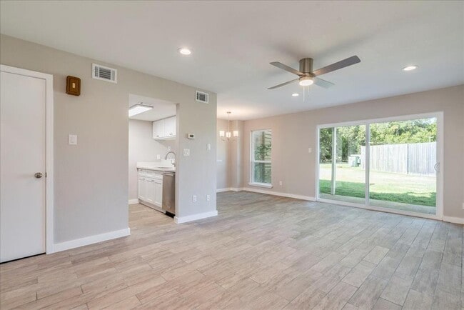 Building Photo - 3 Cypress Fairway Village