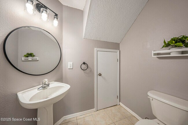 Building Photo - 18199 Paradise Point Dr