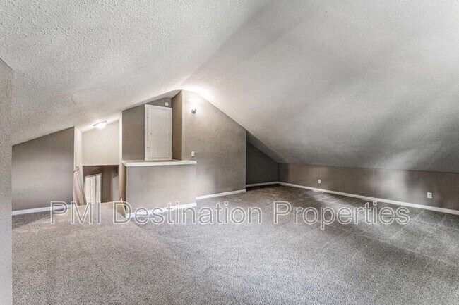 Building Photo - 300 Ridge St