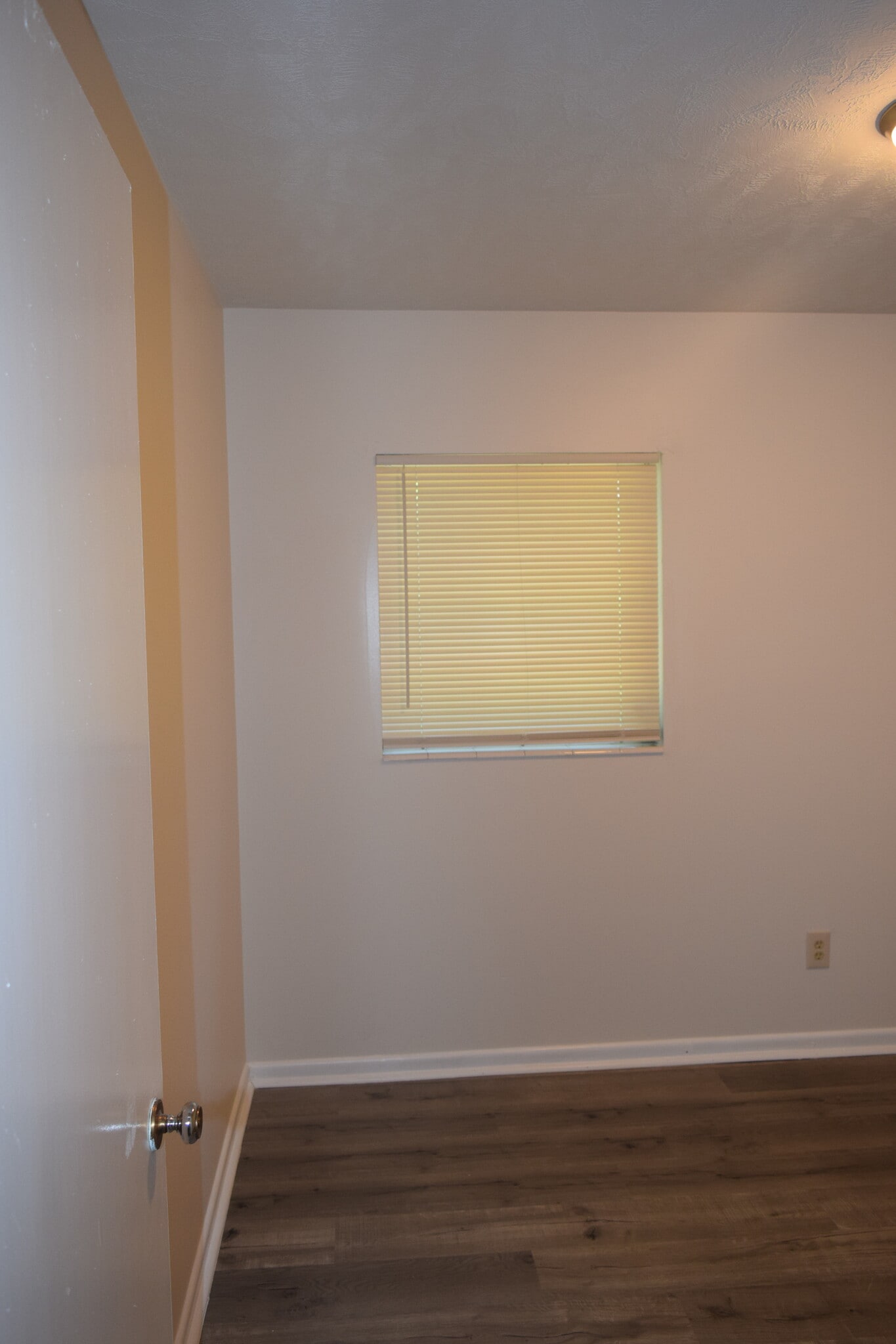 Building Photo - 8114 Meadowglen Dr